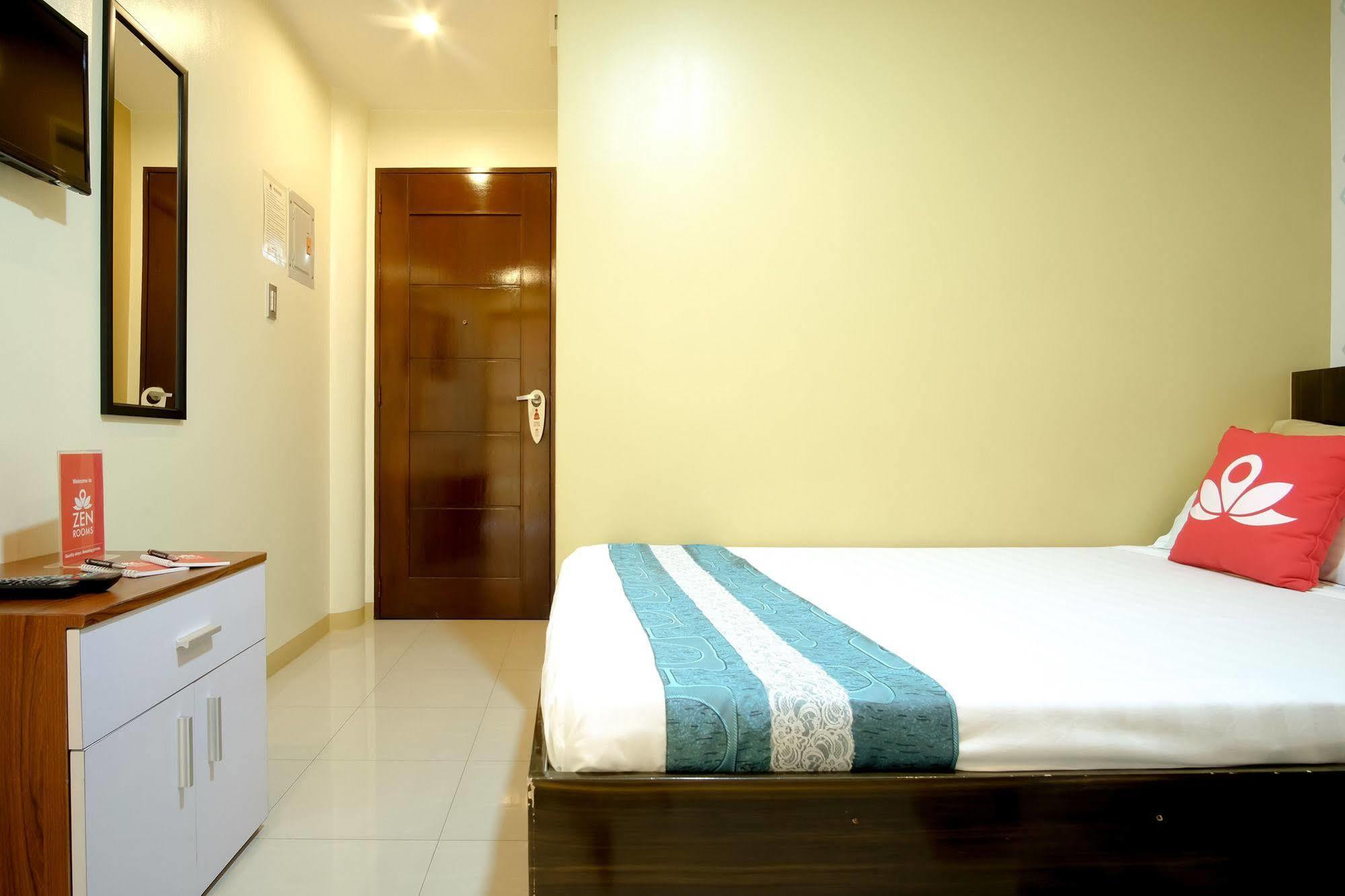 Zen Rooms Libertad Railway Station Pasay Exteriör bild